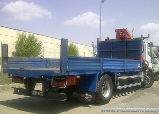 Camion IVECO Eurocargo Ml180E28, paso 5175, Euro 4, con caja fija y grua  FASSI, F170A.22.

Medidad: (8.92x2.55x3.65m)

Seminuevo.