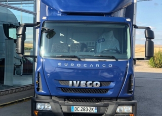 Camión de ocasión IVECO Eurocargo ML120E22/P, del año 2014, con 206.555km, automático con freno motor, aire acondicionado, cámara de visión trasera, caja cerrada de 7.7m, con puerta elevadora retráctil.
Precio sin impuestos.