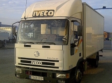 Camión marca IVECO modelo Eurocargo ML65E12, del año1997, con caja cerrada de 5m x 2.15m x 2.20m exterior y puerta elevadora