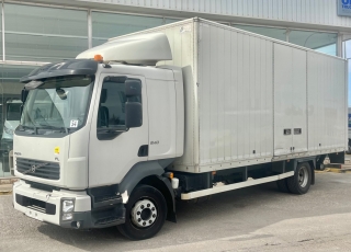 Camión marca VOLVO,
modelo  FL 240 E5
con cambio automático
del año 2012 
con 381.958km, 
carrozado con
 caja cerrada de 6.57m de largo x 2.43m de ancho y 2.46m de altura con 4 puertas laterales y
con puerta elevadora trasera.

Precio 25.400€+IVA, reacondicionado y legalizado en España