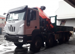 New IVECO ASTRA HD9 84.50, 8x4 of 500cv, Euro 6 with automatic gearbox.
 Open box with crane Palfinger PK78002 with JIB PJ170E.