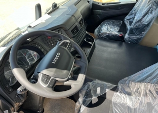 Camión NUEVO IVECO AD440T51 8x4, con motor Cursor 13 de 510cv,
cambio automatica, camion nuevo de entrega inmediata