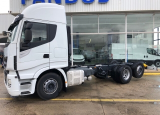 Nuevo IVECO AS260S46Y/PS HW EVO automática, con intarder, E6,  ADR, suspensión neumática en ejes traseros, 3 eje elevable y direccional, con enganche trasero, neumáticos 315/80R22.5.