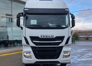 Nuevo IVECO AS260S46Y/PS HW EVO automática, con intarder, E6,  ADR, suspensión neumática en ejes traseros, 3 eje elevable y direccional, con enganche trasero, neumáticos 315/80R22.5.