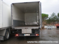 Camión ocasión marca Renault modelo 220.16, manual, con caja frigorífica.