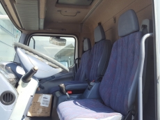 Camión Rígido de 2 ejes MERCEDES ATEGO 1317, 4x2, manual, del año 1998 con 1.032.019km, con una jaula ganadera de 3 pisos de 6.10 m de longitud y ascensor trasero.