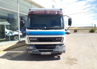 Used Truck DAF LF 45.220 with 345.903km, year 2003.