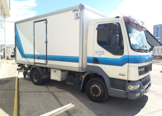 Used Truck DAF LF 45.220 with 345.903km, year 2003.