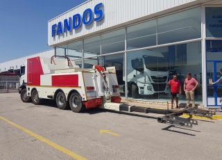 Camión marca Scania modelo P380, 8x4, con cambio manual, con tan solo 45.275km, del año 2006, equipado con equipo remolcador, dos cabrestantes.
Precio sin impuestos.