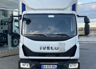 Camión IVECO Eurocargo ML100E19/P con cabina corta, cambio automático, del año 2016 y 95.259km.  Carrozado con caja cerrada, y plataforma elevadora retráctil.  Precio 38.900€+IVA con camión reacondicionado, itv y tacografo en vigor, mantenimientos hechos.