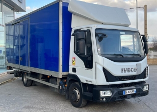 Camión IVECO Eurocargo ML100E19/P con cabina corta, cambio automático, del año 2016 y 95.259km.  Carrozado con caja cerrada, y plataforma elevadora retráctil.  Precio 38.900€+IVA con camión reacondicionado, itv y tacografo en vigor, mantenimientos hechos.
