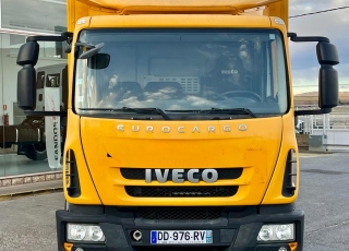 Camión IVECO Eurocargo ML120E22/P con cabina corta, cambio automático, del año 2014 y 278.742km.  Carrozado con caja cerrada, y plataforma elevadora retráctil.  Precio 28.500€+IVA con camión reacondicionado, itv y tacografo en vigor, mantenimientos hechos.