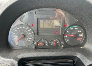 Camión IVECO Eurocargo ML120E22/P con cabina corta, cambio automático, del año 2016 y 153.075km.  Carrozado con caja cerrada, y plataforma elevadora retráctil.  Precio 39.500€+IVA con camión reacondicionado, itv y tacografo en vigor, mantenimientos hechos medidas de la caja 7M30X2M48X2M52