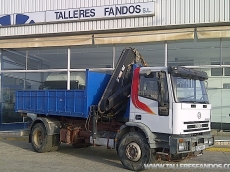 Camión IVECO eurocargo ML180E27, fabricado en el año 2000, con equipo mullti basculante de gancho.

Accesorios:
- Caja con pluma Hiab 102- 3.4
- Cajas o contenedores para el gancho o transporte de maquinaria.