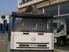 Camión IVECO eurocargo ML180E27, fabricado en el año 2000, con equipo mullti basculante de gancho.

Accesorios:
- Caja con pluma Hiab 102- 3.4
- Cajas o contenedores para el gancho o transporte de maquinaria.