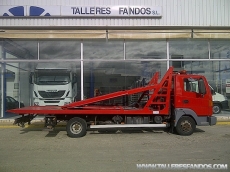 Truck to transport cars Nissan Atleon 165, manual, 250.000km, year 2003, capacity 3450kg, air condition, double plataform. Trailer hitch and winch.