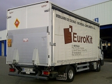 IVECO Eurocargo ML120EL22, paso 4455, Euro 4, con caja paquetera de (5.8x2.35x2.4m), medidas (7.92x2.55x3.7m), con plataforma elevadora.

Equipamiento:  Aire acondicionado, Radio CD, Elevalunas Electricos, Tacografo digital. 