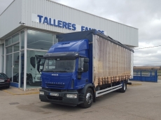 IVECO Eurocargo ML180E28, del año 2006, con 169.588km, con aire acondicionado, lleva caja tauliner con paredes y techo corredero y techo elevable, caja de 9.35m largo x 2,47m ancho x 2.80 de alto con el techo sin elevar.