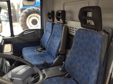 IVECO Eurocargo ML180E28, del año 2006, con 169.588km, con aire acondicionado, lleva caja tauliner con paredes y techo corredero y techo elevable, caja de 9.35m largo x 2,47m ancho x 2.80 de alto con el techo sin elevar.