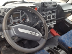 IVECO Eurocargo ML180E28, del año 2006, con 169.588km, con aire acondicionado, lleva caja tauliner con paredes y techo corredero y techo elevable, caja de 9.35m largo x 2,47m ancho x 2.80 de alto con el techo sin elevar.