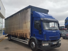 IVECO Eurocargo ML180E28, del año 2006, con 169.588km, con aire acondicionado, lleva caja tauliner con paredes y techo corredero y techo elevable, caja de 9.35m largo x 2,47m ancho x 2.80 de alto con el techo sin elevar.