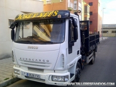 Camion IVECO ML100E18K, 4x2, año 2007, basculante con grúa Hiab 066D-2 DUA de 2 prolongas 