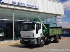 Camión IVECO ML180E28K, con tan solo 32.000km, del año 2004, lleva caja basculante y una grúa Toimil Modelo 165/6s con 6 salidas, cabrestante y radiomando, con 4 patas hidráulicas.