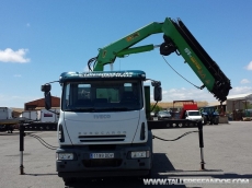 Camión IVECO ML180E28K, con tan solo 32.000km, del año 2004, lleva caja basculante y una grúa Toimil Modelo 165/6s con 6 salidas, cabrestante y radiomando, con 4 patas hidráulicas.