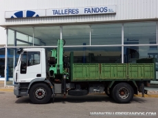 Camión IVECO ML180E28K, con tan solo 32.000km, del año 2004, lleva caja basculante y una grúa Toimil Modelo 165/6s con 6 salidas, cabrestante y radiomando, con 4 patas hidráulicas.