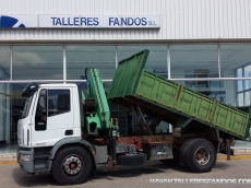 Camión IVECO ML180E28K, con tan solo 32.000km, del año 2004, lleva caja basculante y una grúa Toimil Modelo 165/6s con 6 salidas, cabrestante y radiomando, con 4 patas hidráulicas.