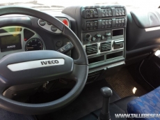 Camión IVECO ML180E28K, con tan solo 32.000km, del año 2004, lleva caja basculante y una grúa Toimil Modelo 165/6s con 6 salidas, cabrestante y radiomando, con 4 patas hidráulicas.