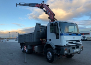 Used truck IVECO MP260E31/TN,  6X2, of 310cv, year 2000 with tipper box and with FASSI 195A.24 year 2005.