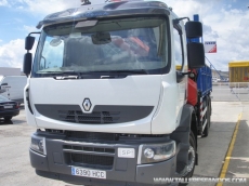 Camión Renault Lander 320.26, 6x4, con grua Fassi F325, del año 2011, con caja basculante.