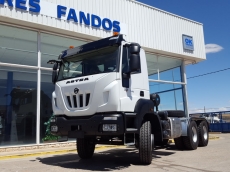 Nuevo IVECO ASTRA HD9 64.50, 6x4 de 500cv, Euro 6 con cambio manual.

- Cruise control
- Rejillas protección faros delanteros
- Aire acondicionado
- Visera 
- Gancho de maniobra trasero
- Espejos calefactados y telecomandados
- Asiento con suspensión neumática y ajuste lumbar.
- ABS
-Ventana trasera cabina
-Luces rotativas
-Deposito de Ad-Blue y filtro calefactados