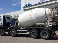 Concrete mixer  Renault Kerax 370.32, Dxi, Volvo engine, 8x4, year 2006, Baryval of 8m3.