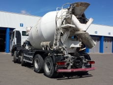 Concrete mixer  Renault Kerax 370.32, Dxi, Volvo engine, 8x4, year 2006, Baryval of 8m3.