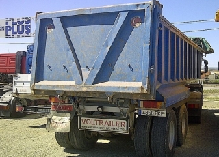 Tractora IVECO AT440S42TP, manual con intarder,  con bañera de hierro basculante de dos ejes.

VENDIDO