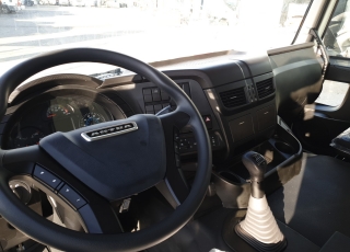 Nuevo IVECO ASTRA HD9 64.45, 6x4, con motor Cursor 13 de 450cv, Euro 6 con el siguiente equipamiento:

 - Aire acondicionado.
 - Visera.
 - Espejos eléctricos.
 - Asiento conductor Confort.
 - Gancho de maniobra trasero.
 - Radio Bluetooh con manos libres.
 - Ventana trasera.
  - Cambio manual.

Carrozado con caja volquete CANTONI de 14m3.