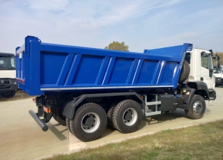 Nuevo IVECO ASTRA HD9 64.45, 6x4, con motor Cursor 13 de 450cv, Euro 6 con el siguiente equipamiento:

 - Aire acondicionado.
 - Visera.
 - Espejos eléctricos.
 - Asiento conductor Confort.
 - Gancho de maniobra trasero.
 - Radio Bluetooh con manos libres.
 - Ventana trasera.
  - Cambio manual.

Carrozado con caja volquete GERVASI de 14m3.