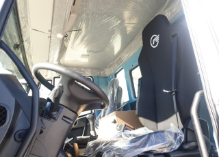 Nuevo IVECO ASTRA HD9 64.50, 6x4 de 500cv, Euro 6 con el siguiente equipamiento:

 - Aire acondicionado.
 - Visera.
 - Asiento conductor Confort.
 - Gancho de maniobra trasero.
 - Radio Bluetooh con manos libres.
  - Cambio manual.

Carrozado con caja volquete CANTONI de 14m3.