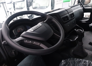 Nuevo IVECO ASTRA HD9 84.45, 8x4 de 450cv, Euro 6 con el siguiente equipamiento:

 - Aire acondicionado.
 - Visera.
 - Espejos eléctricos.
 - Asiento conductor Confort.
 - Gancho de maniobra trasero.
 - Radio Bluetooh con manos libres.
 - Ventana tras cabina.
 - Cambio manual.

Carrozado con caja volquete GERVASI de 20m3.