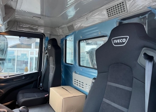 Nuevo IVECO T-WAY, AD380T45, 450cv, 6x4, caja de cambios automatizada.

Carrozado con caja volquete CANTONI de 14m3.