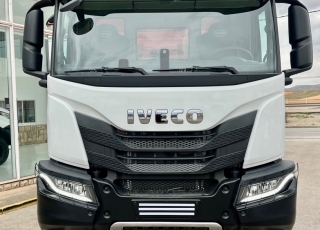 Nuevo IVECO T-WAY, AD380T45, 450cv, 6x4, caja de cambios automatizada.

Carrozado con caja volquete MEILLER de 14m3.