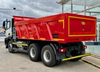 Nuevo IVECO T-WAY, AD380T45, 450cv, 6x4, caja de cambios automatizada.

Carrozado con caja volquete MEILLER de 14m3.