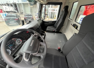 Nuevo IVECO T-WAY, AD380T45, 450cv, 6x4, caja de cambios automatizada.

Carrozado con caja volquete MEILLER de 14m3.