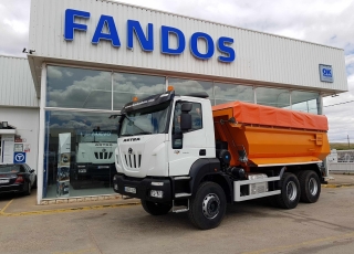 Nuevo IVECO ASTRA HD9 64.45, 6x4 de 450cv, Euro 6 con cambio manual.

Con caja tipo dumper.