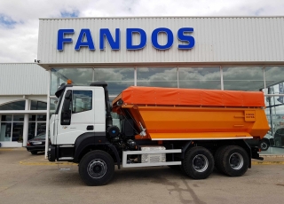 Nuevo IVECO ASTRA HD9 64.45, 6x4 de 450cv, Euro 6 con cambio manual.

Con caja tipo dumper.