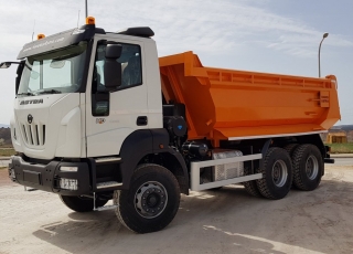 Nuevo IVECO ASTRA HD9 64.45, 6x4 de 450cv, Euro 6 con cambio manual.

Con caja tipo dumper.