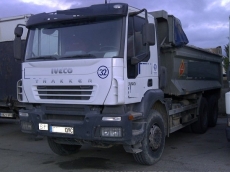 Camión dumper usado marca IVECO modelo Trakker AD380T35, 6x4, caja cónica.