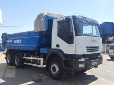 Dumper de ocasión IVECO AD380T38, 6x4 del año 2005 con caja bascualnte marca Galucho.